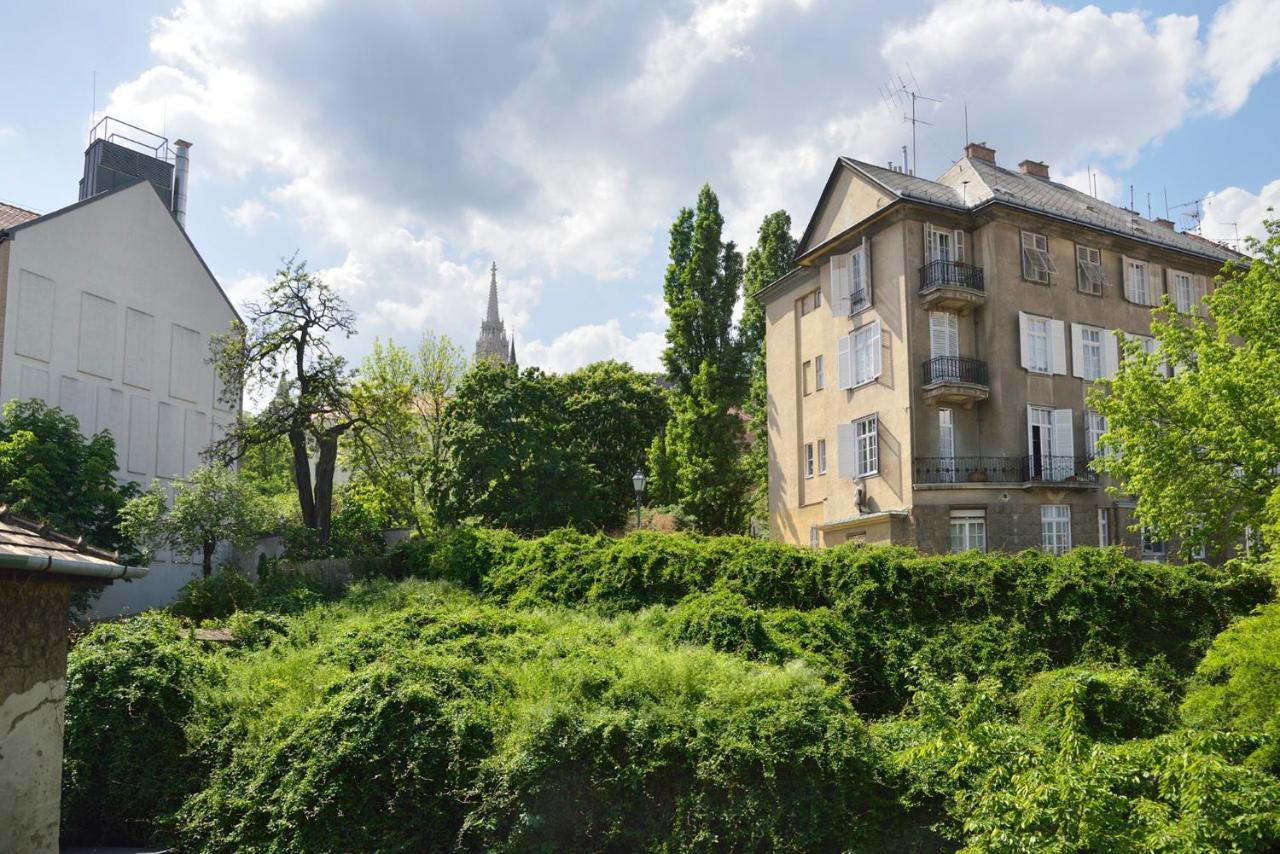 Fresh And Personal Near Buda Castle Budapest Exterior photo